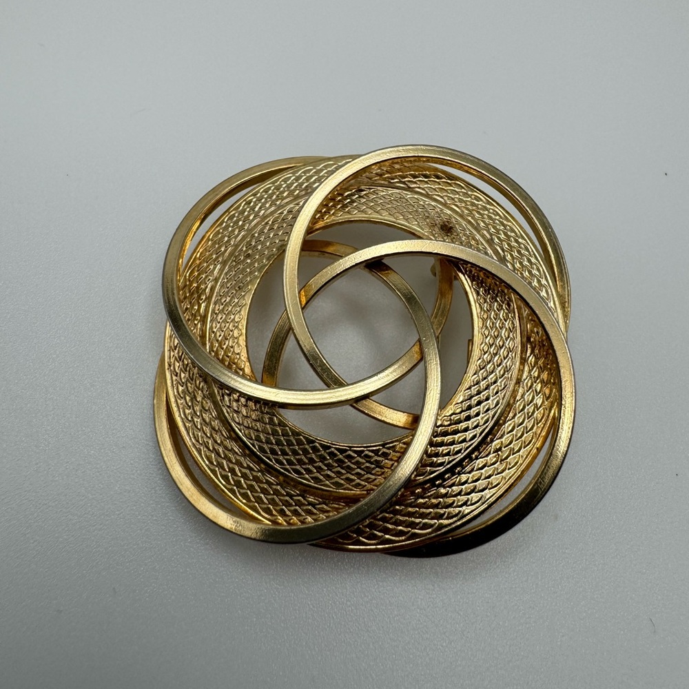 Vintage gold tone geometric swirl brooch